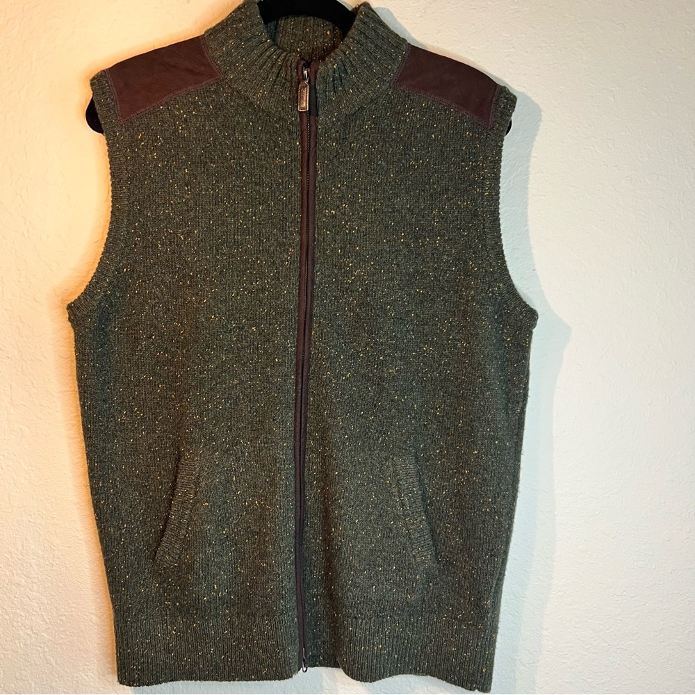 Cremieux Collection sweater vest 🍁 Suede detail 🍁 pockets 🍁 medium